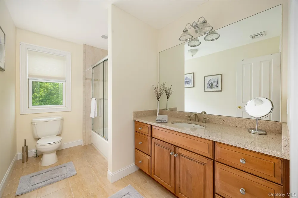 12 Nichris Lane Staatsburg, NY 12580