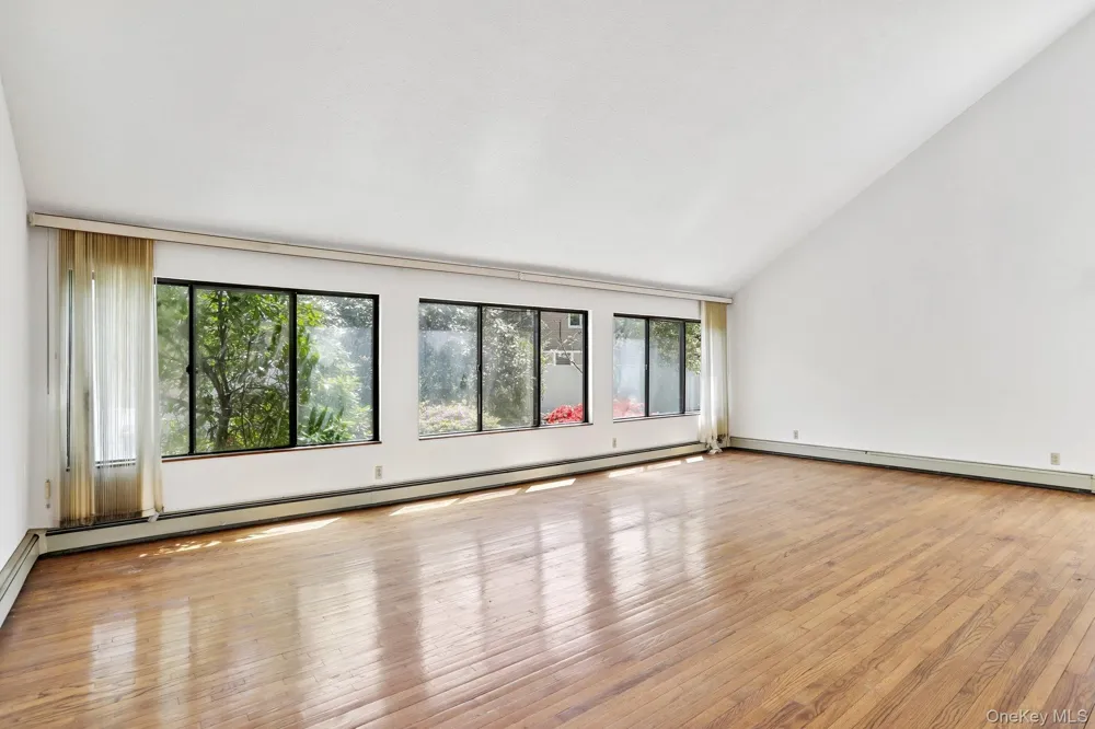 20 High Point Lane Scarsdale, NY 10583