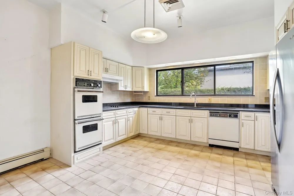 20 High Point Lane Scarsdale, NY 10583