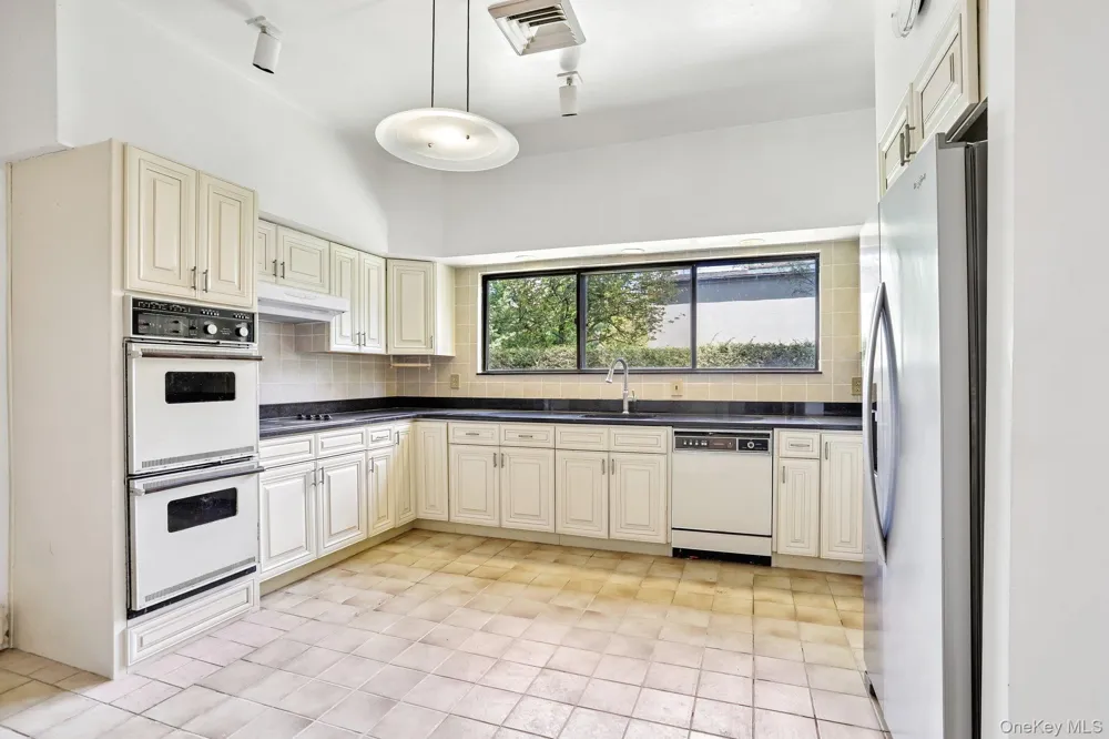 20 High Point Lane Scarsdale, NY 10583