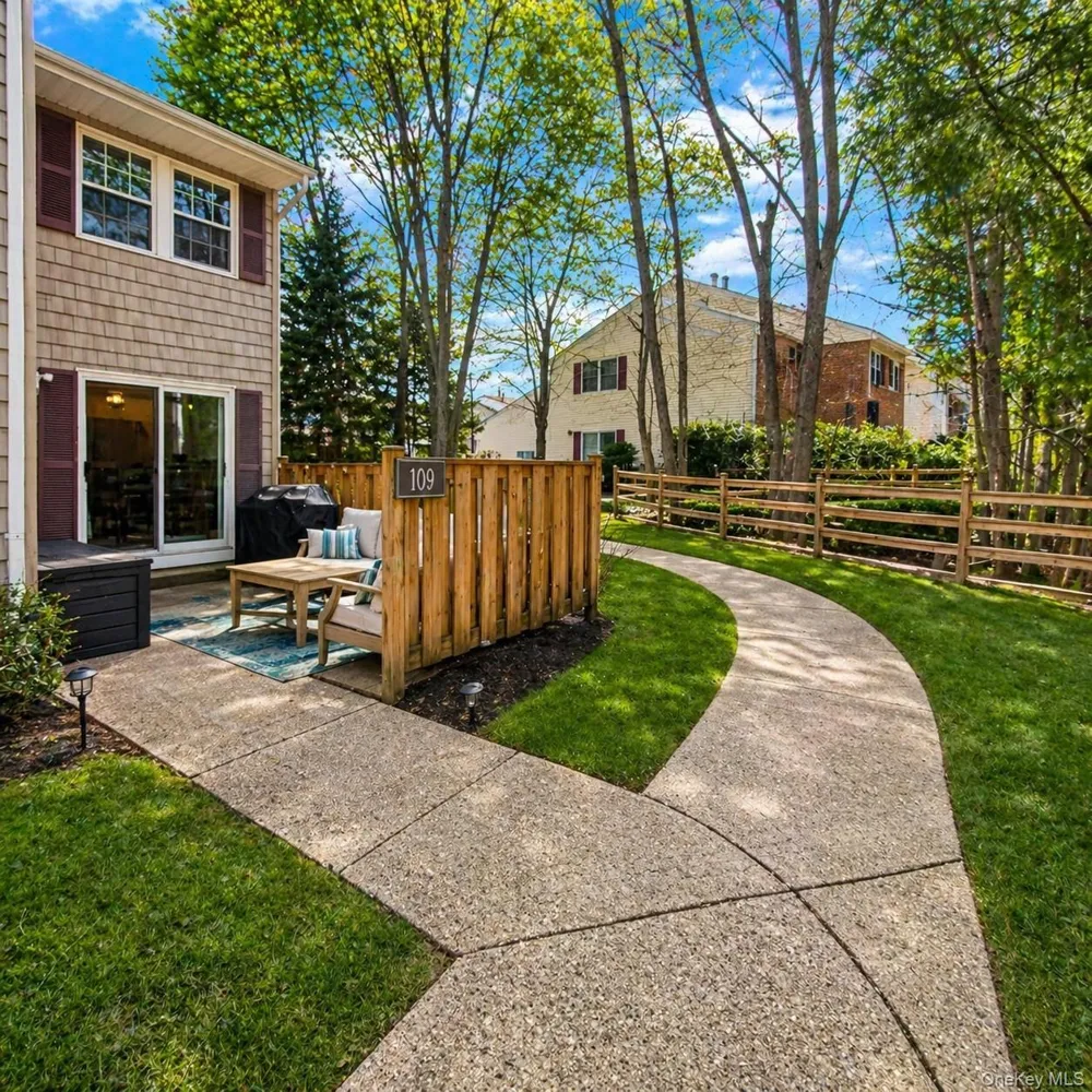 109 Aspen Drive E Woodbury, NY 11797