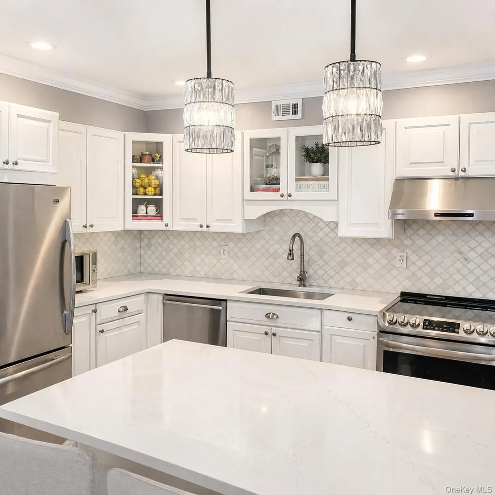 109 Aspen Drive E Woodbury, NY 11797
