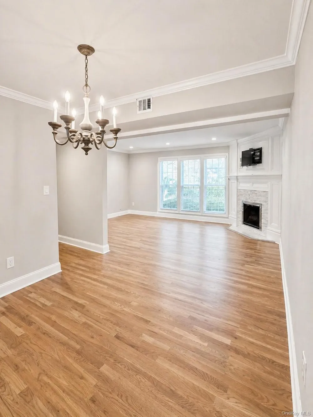 109 Aspen Drive E Woodbury, NY 11797