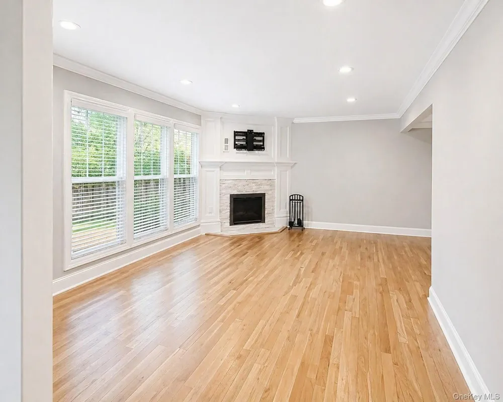 109 Aspen Drive E Woodbury, NY 11797