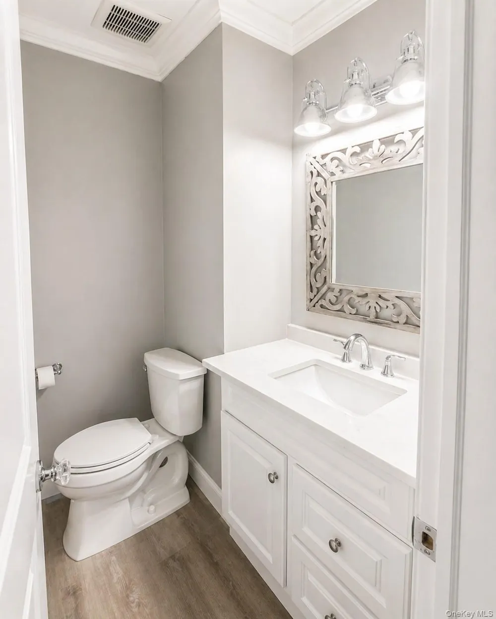 109 Aspen Drive E Woodbury, NY 11797
