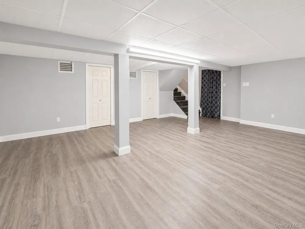 109 Aspen Drive E Woodbury, NY 11797