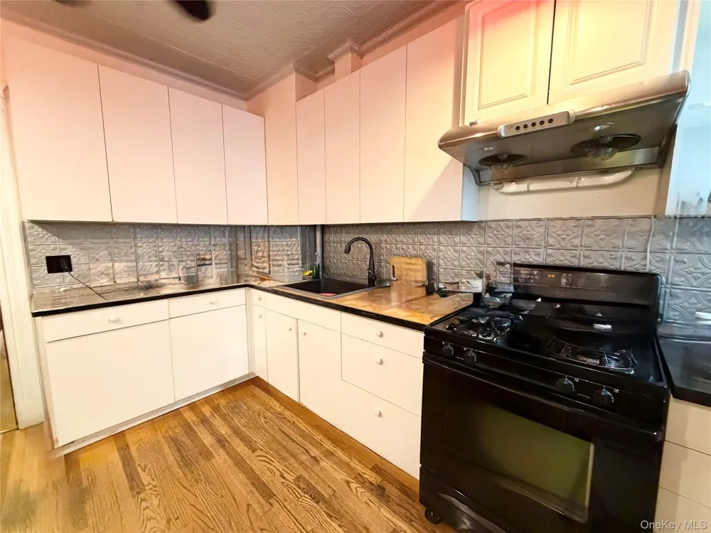 8615 88th Avenue Woodhaven, NY 11421