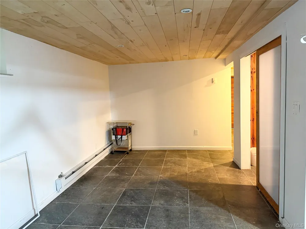 8615 88th Avenue Woodhaven, NY 11421