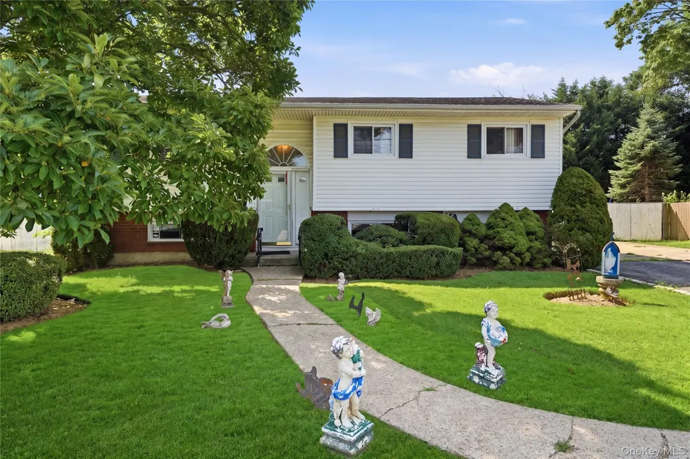 835 7th Street West Babylon, NY 11704