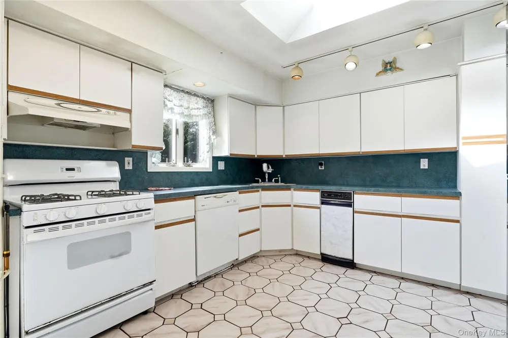 835 7th Street West Babylon, NY 11704