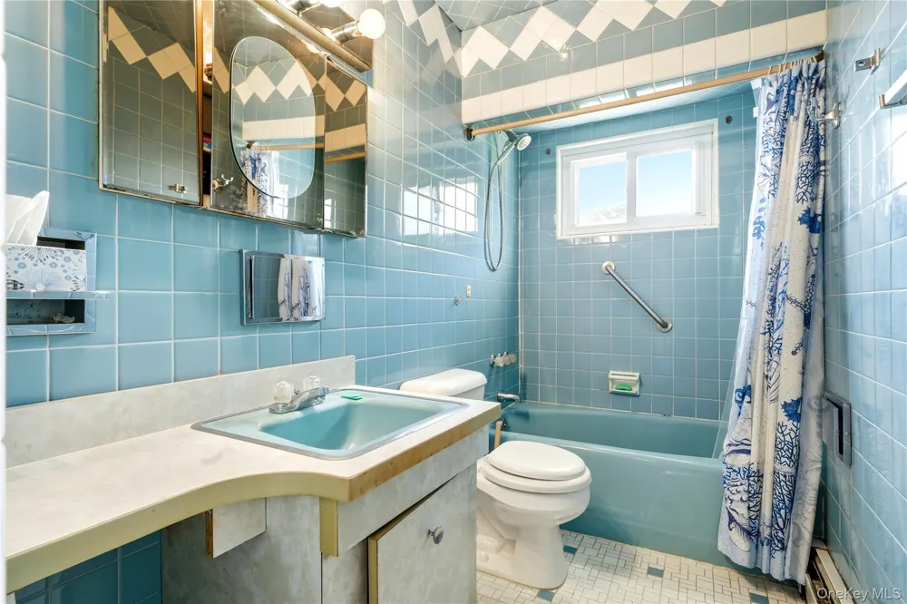 835 7th Street West Babylon, NY 11704