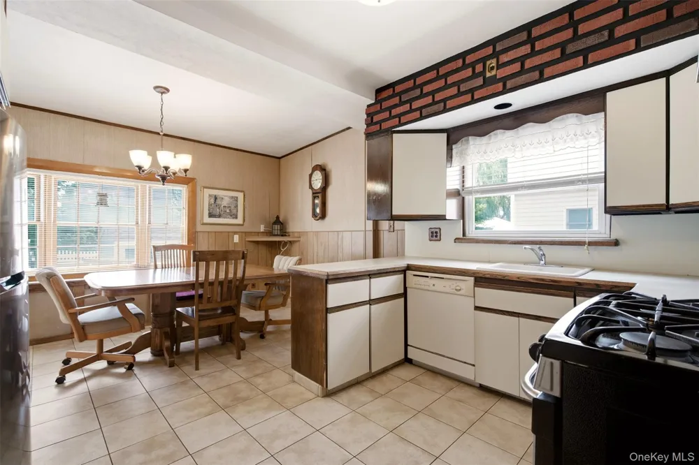 1315 Scimitar Avenue Elmont, NY 11003