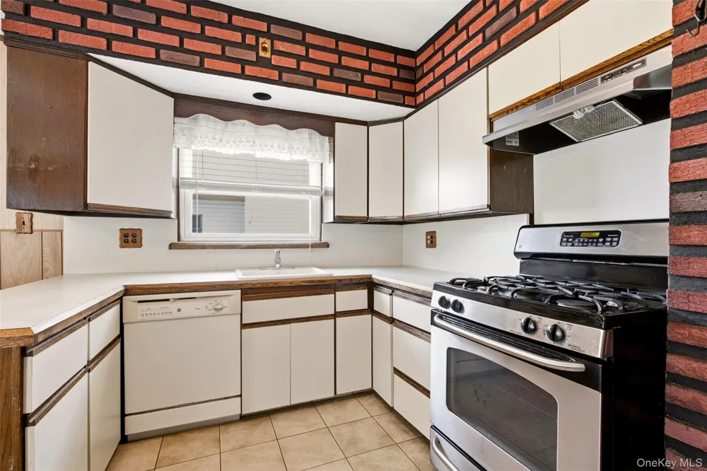 1315 Scimitar Avenue Elmont, NY 11003
