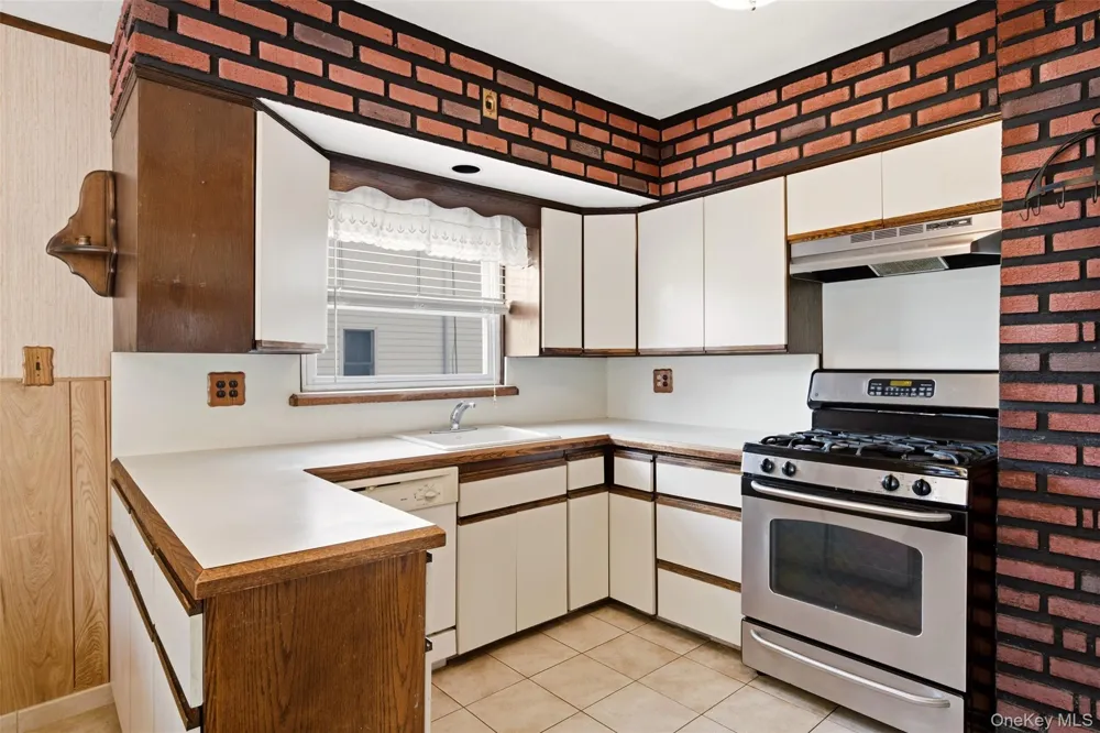 1315 Scimitar Avenue Elmont, NY 11003