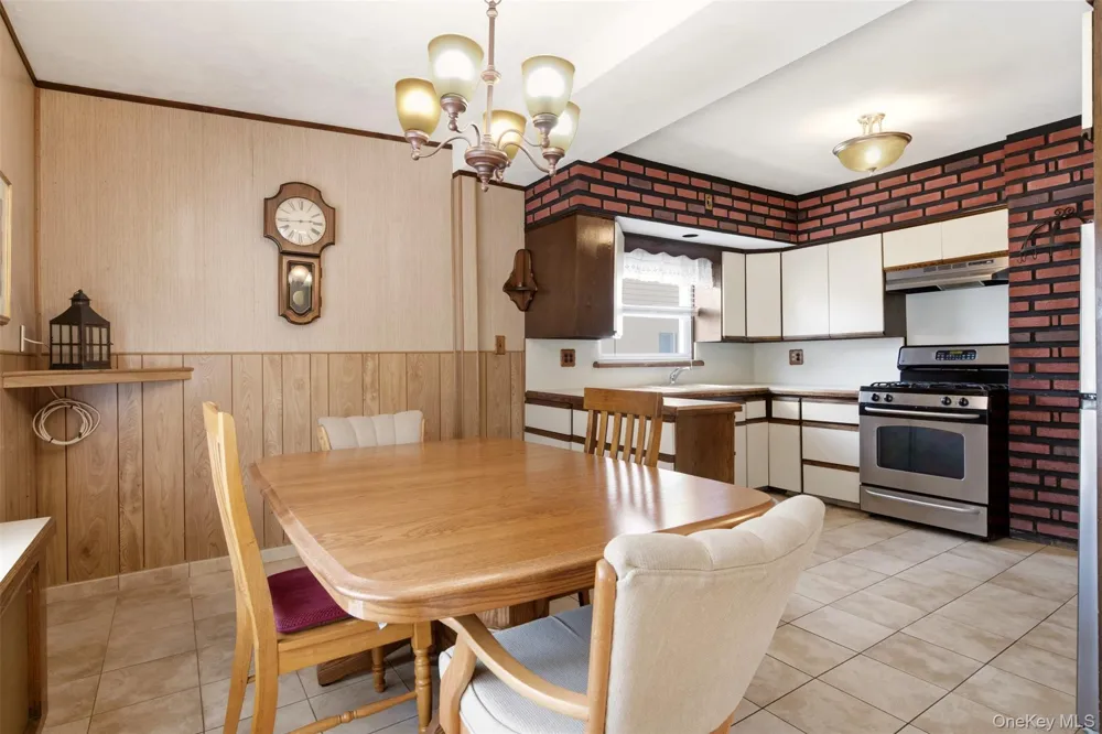 1315 Scimitar Avenue Elmont, NY 11003