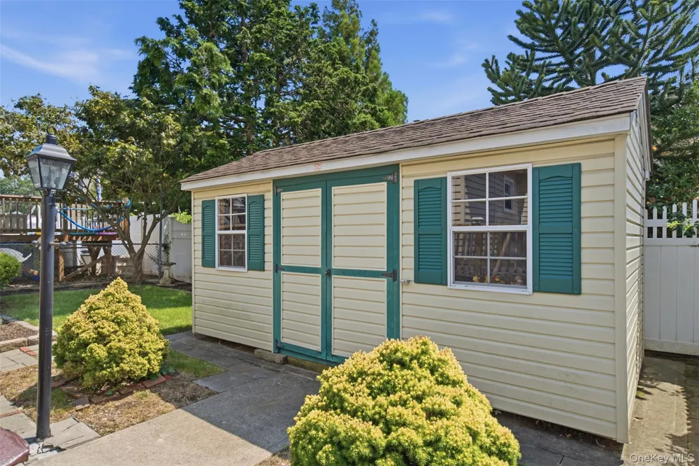 1315 Scimitar Avenue Elmont, NY 11003