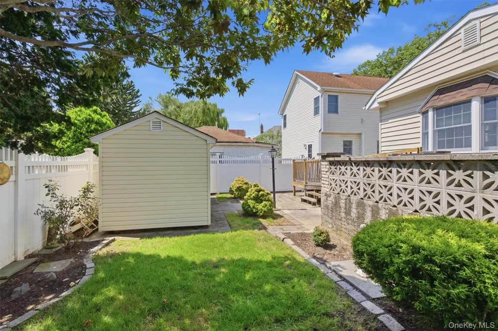 1315 Scimitar Avenue Elmont, NY 11003