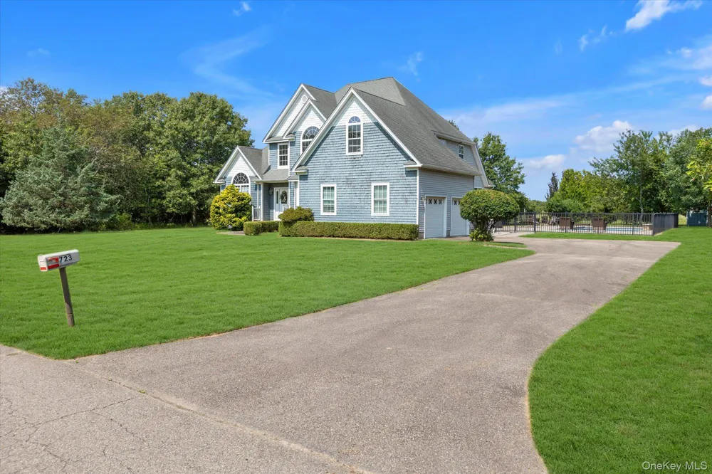 723 Doctors Path Estates Riverhead, NY 11901