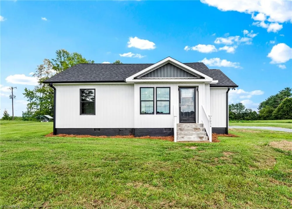 3036 US Highway 21 Hamptonville, NC 27020