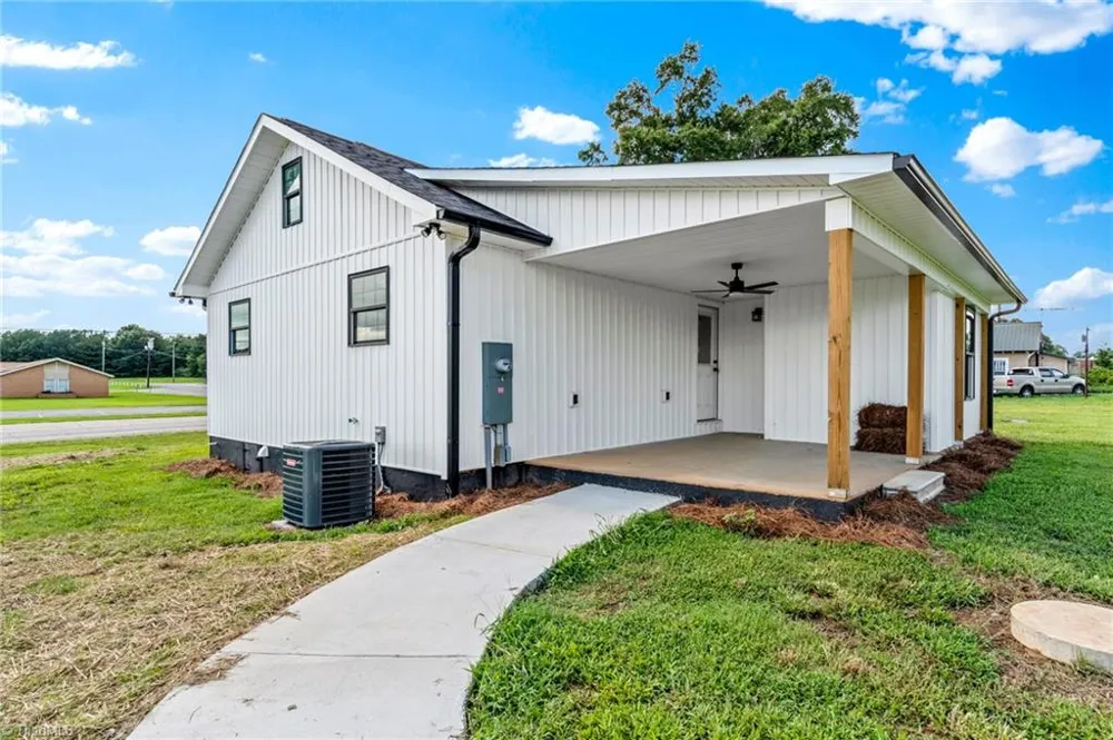 3036 US Highway 21 Hamptonville, NC 27020