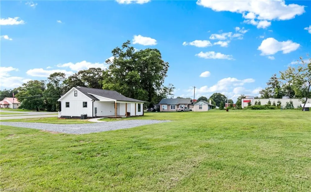 3036 US Highway 21 Hamptonville, NC 27020