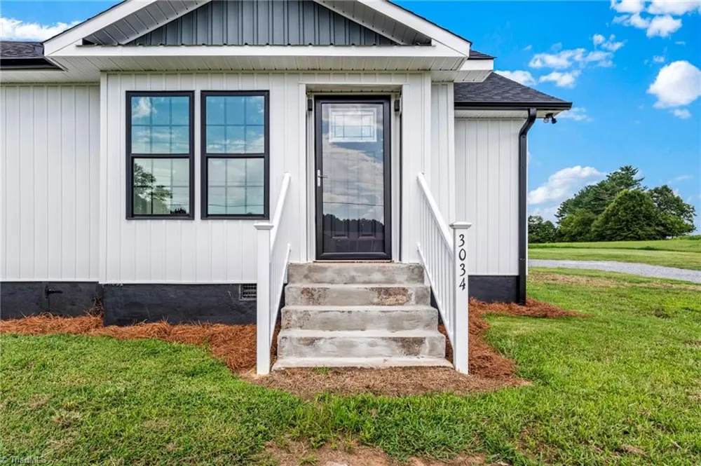 3036 US Highway 21 Hamptonville, NC 27020