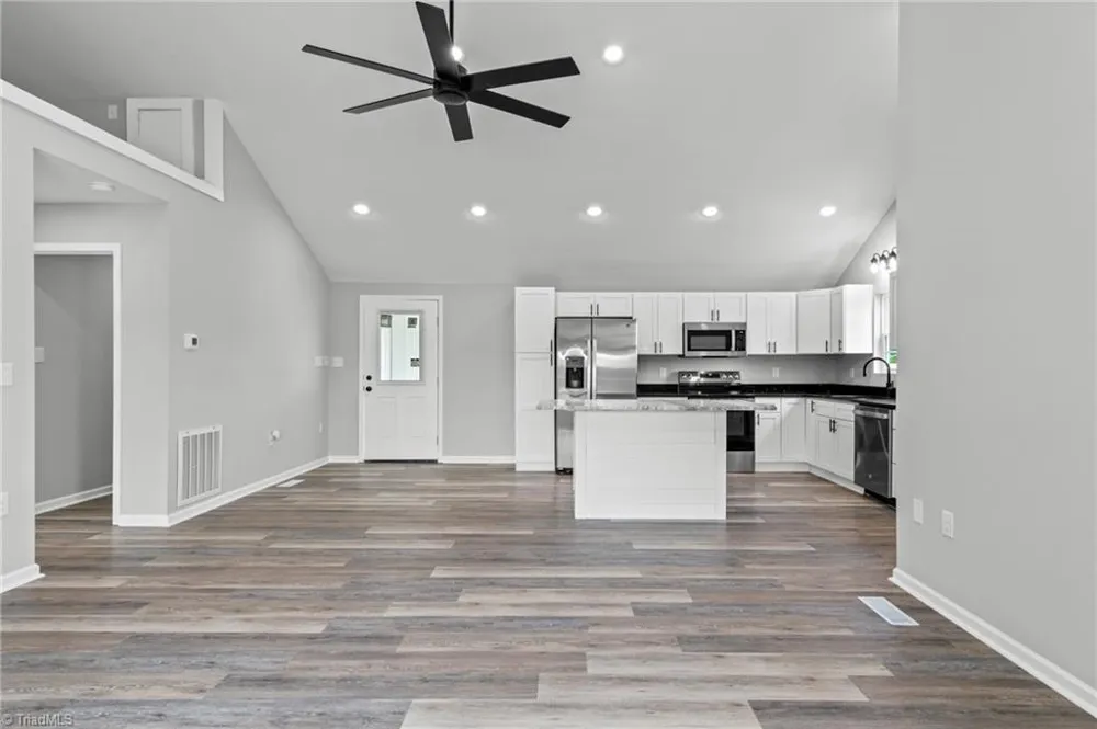 3036 US Highway 21 Hamptonville, NC 27020
