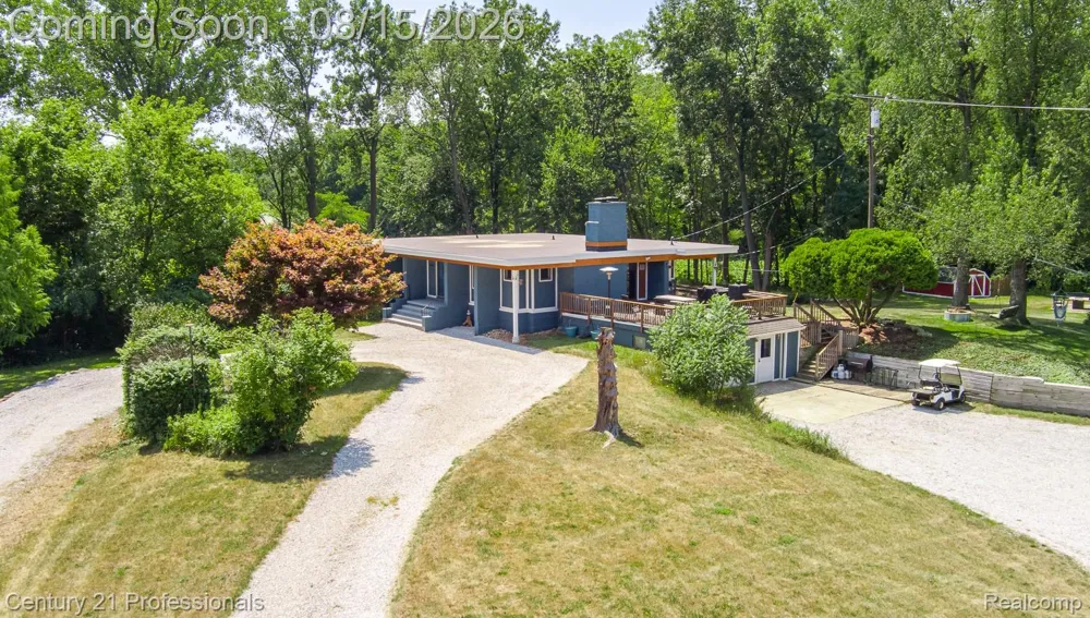 9561 Ute Pointe Drive Springfield Charter Township, MI 48346