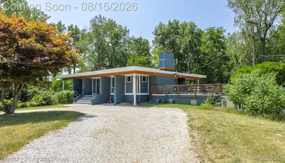9561 Ute Pointe Drive Springfield Charter Township, MI 48346