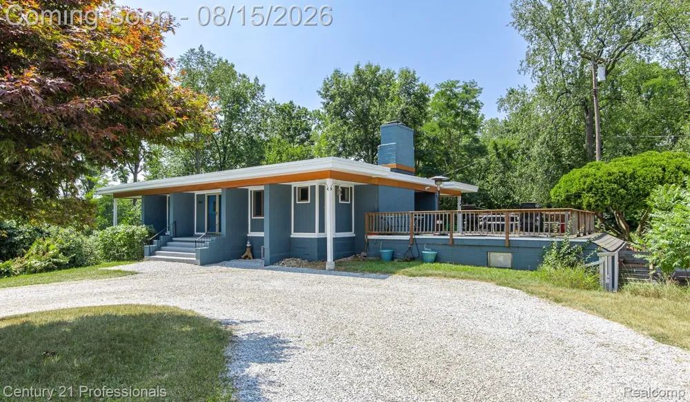 9561 Ute Pointe Drive Springfield Charter Township, MI 48346