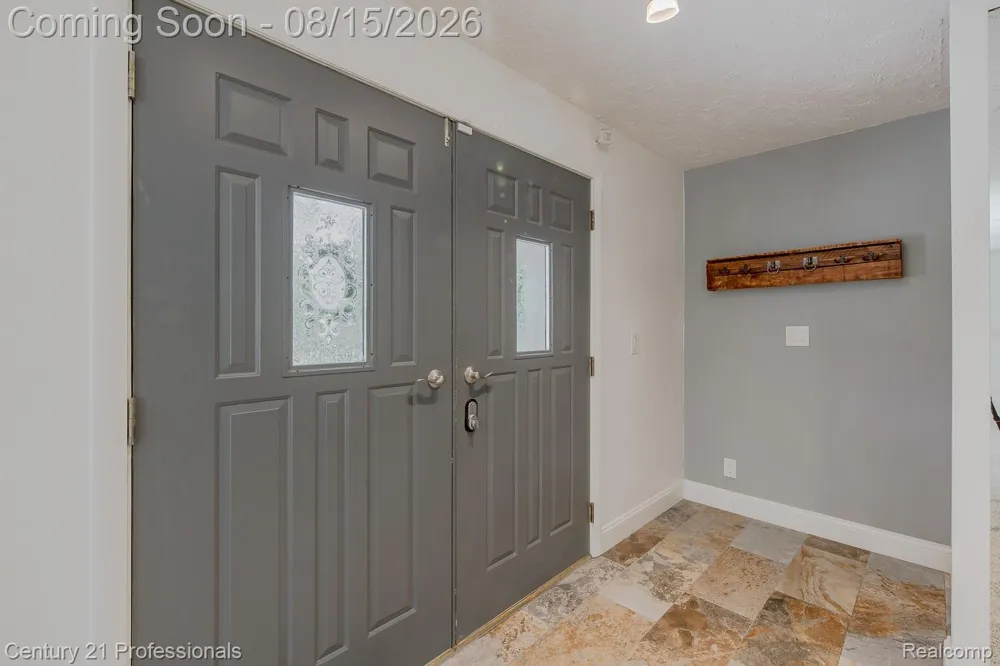 9561 Ute Pointe Drive Springfield Charter Township, MI 48346
