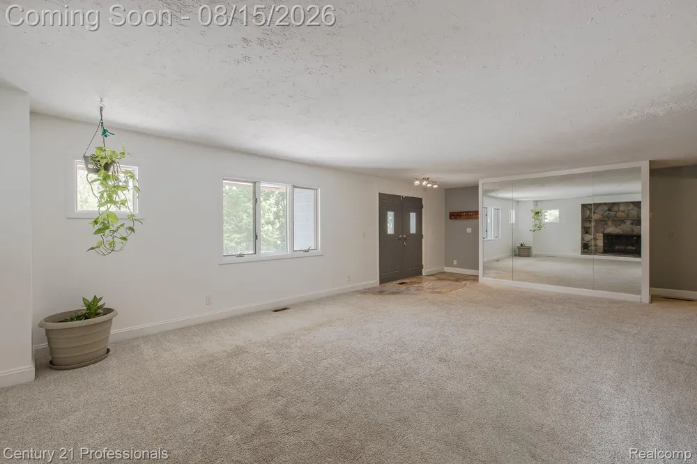 9561 Ute Pointe Drive Springfield Charter Township, MI 48346