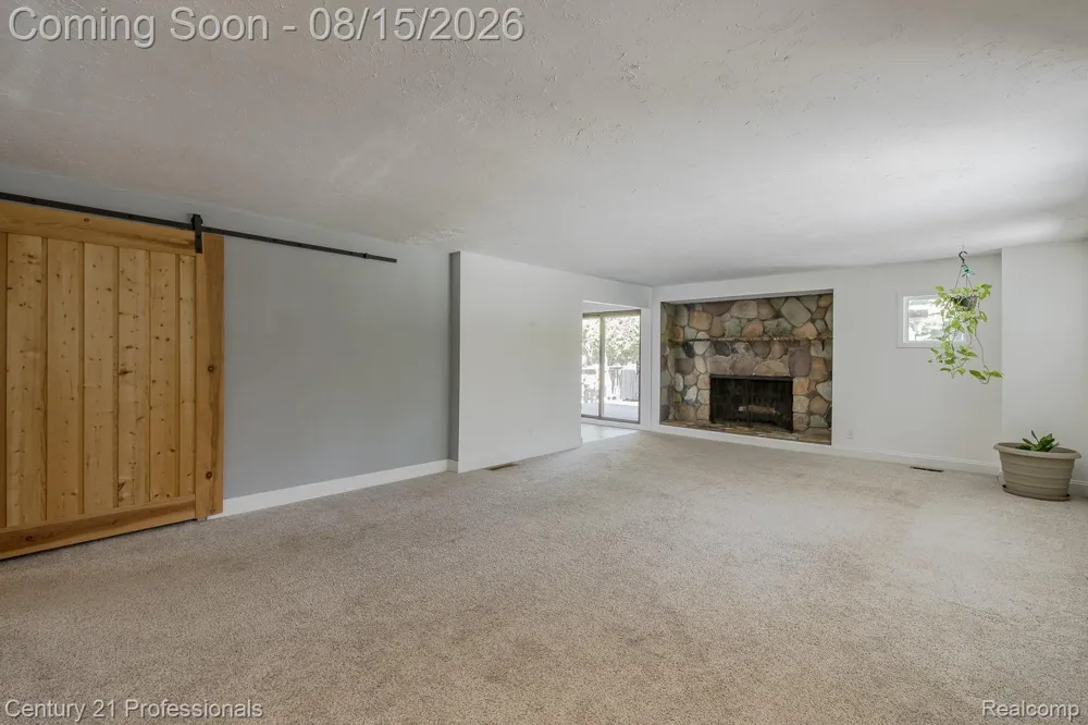 9561 Ute Pointe Drive Springfield Charter Township, MI 48346