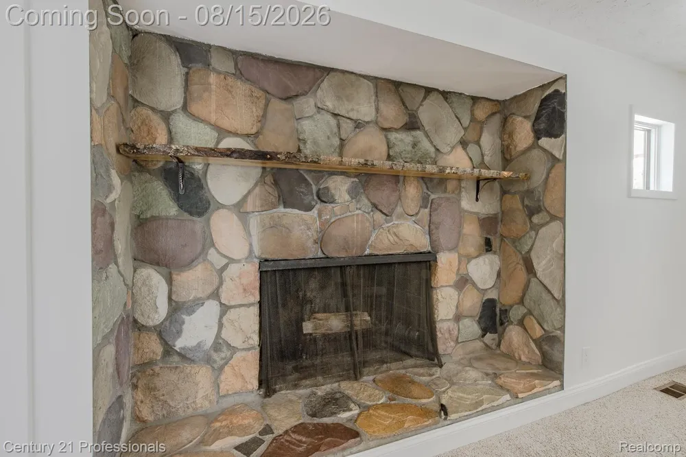 9561 Ute Pointe Drive Springfield Charter Township, MI 48346