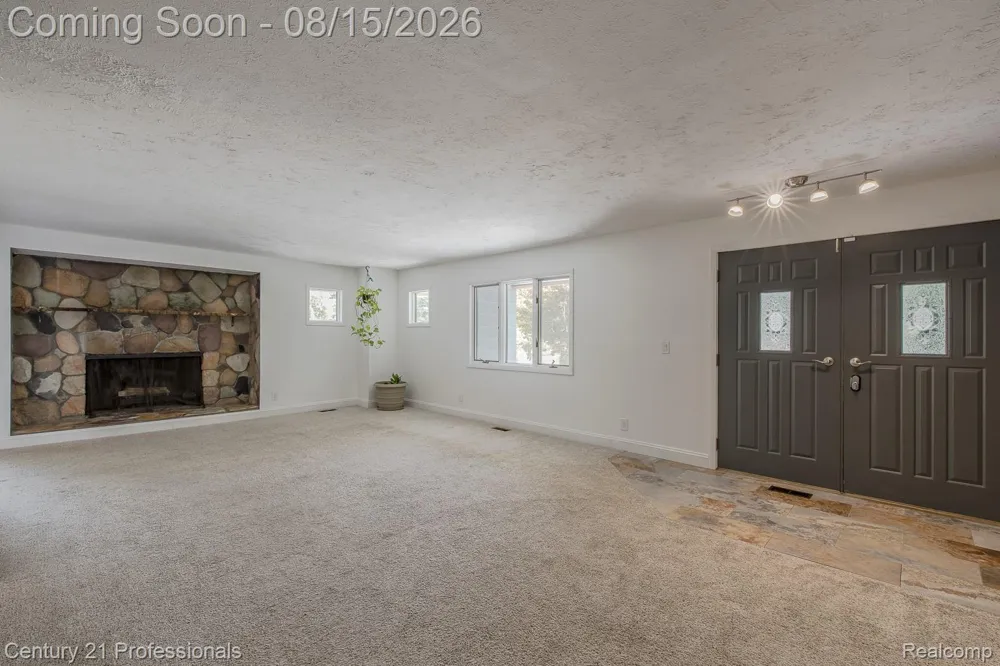 9561 Ute Pointe Drive Springfield Charter Township, MI 48346