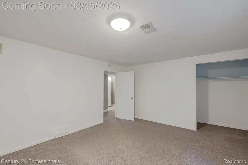 9561 Ute Pointe Drive Springfield Charter Township, MI 48346