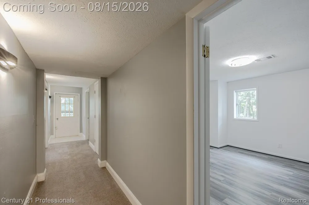 9561 Ute Pointe Drive Springfield Charter Township, MI 48346