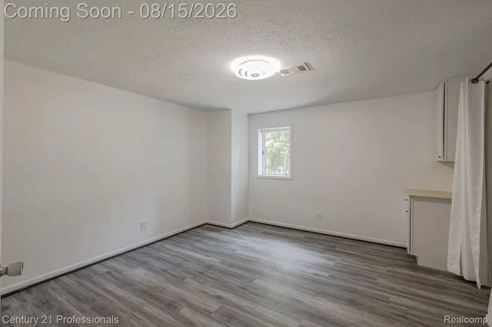 9561 Ute Pointe Drive Springfield Charter Township, MI 48346