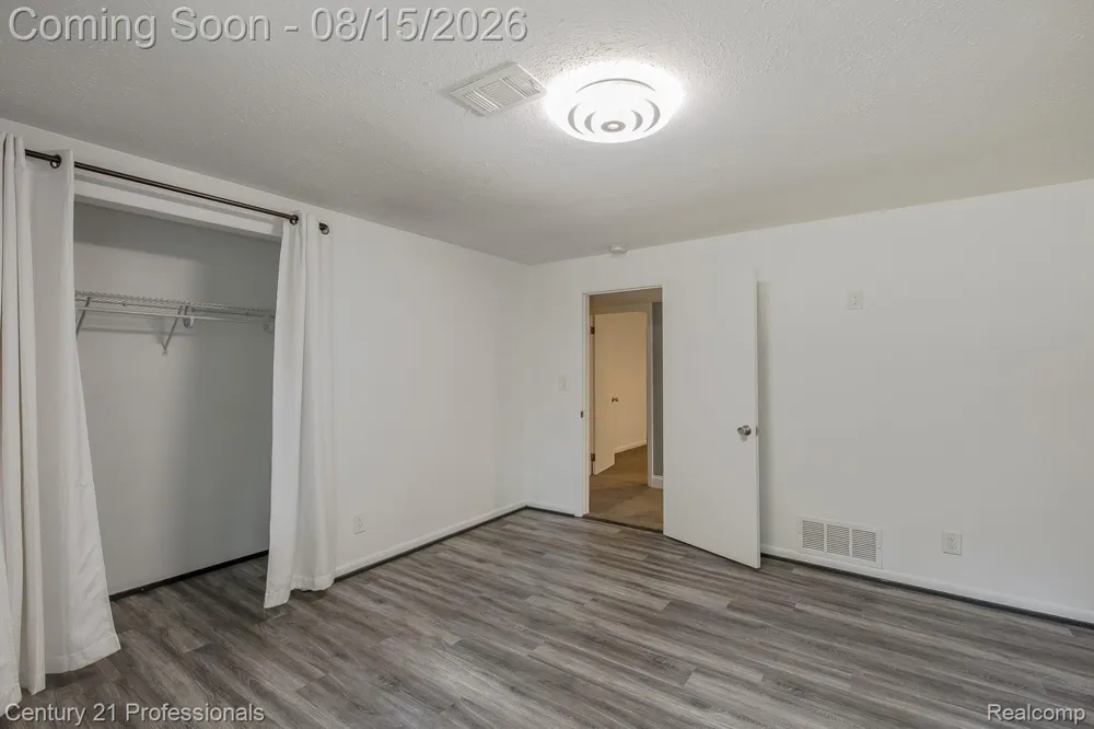 9561 Ute Pointe Drive Springfield Charter Township, MI 48346