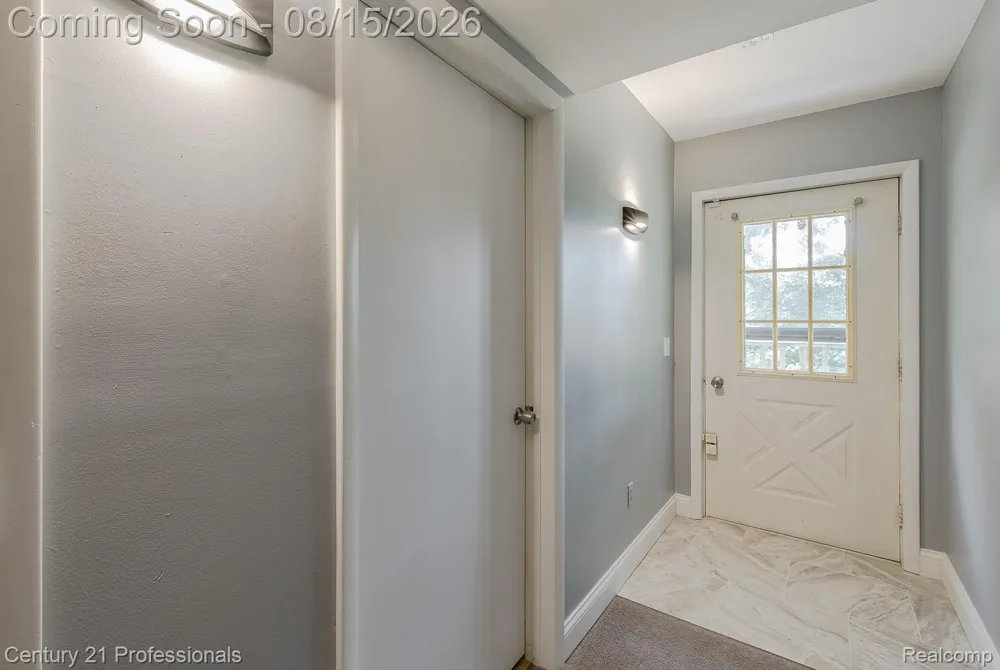 9561 Ute Pointe Drive Springfield Charter Township, MI 48346