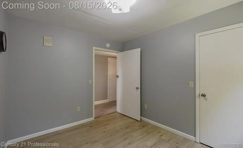 9561 Ute Pointe Drive Springfield Charter Township, MI 48346