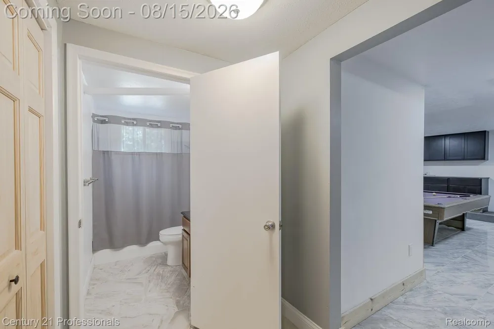 9561 Ute Pointe Drive Springfield Charter Township, MI 48346