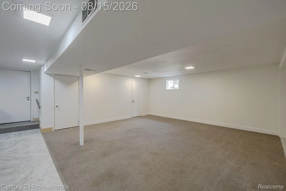 9561 Ute Pointe Drive Springfield Charter Township, MI 48346