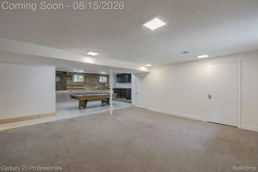 9561 Ute Pointe Drive Springfield Charter Township, MI 48346