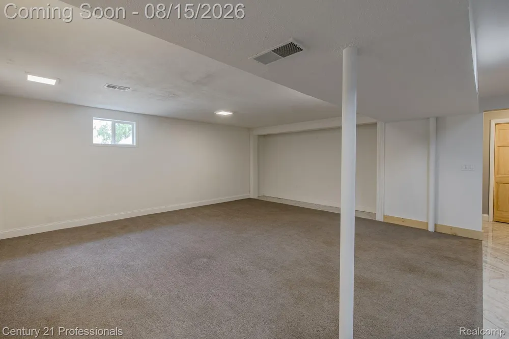 9561 Ute Pointe Drive Springfield Charter Township, MI 48346