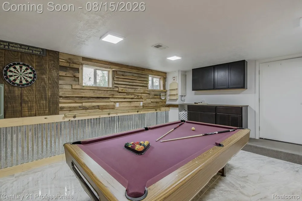 9561 Ute Pointe Drive Springfield Charter Township, MI 48346