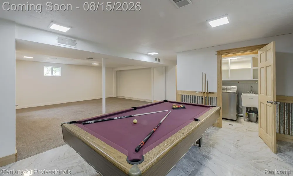 9561 Ute Pointe Drive Springfield Charter Township, MI 48346