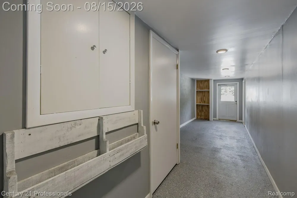 9561 Ute Pointe Drive Springfield Charter Township, MI 48346