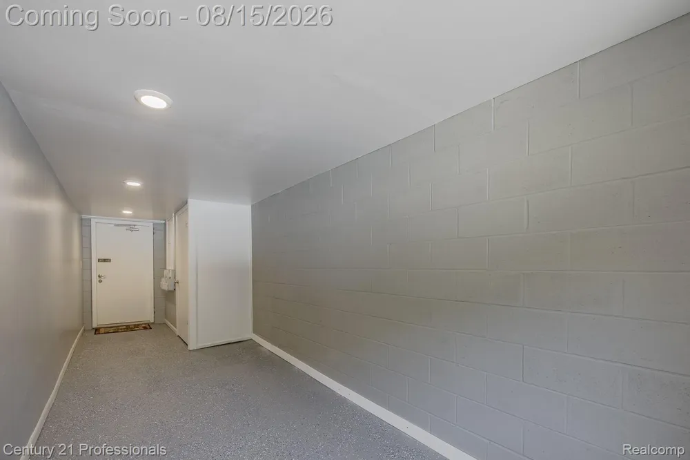9561 Ute Pointe Drive Springfield Charter Township, MI 48346