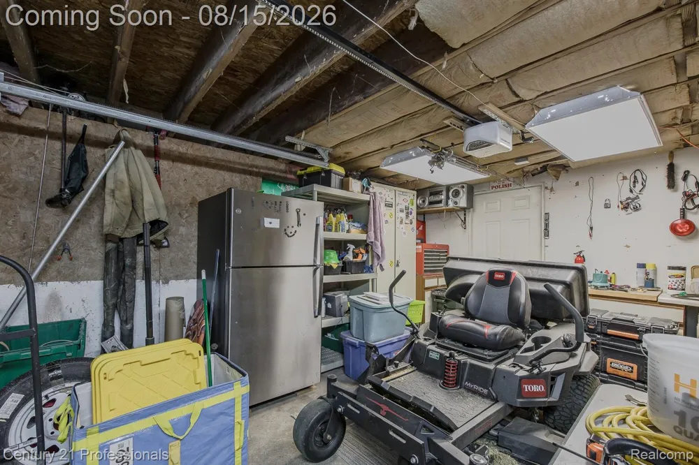 9561 Ute Pointe Drive Springfield Charter Township, MI 48346
